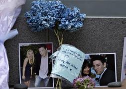 Un improvisado altar de las fans de Monteith en Vancouver. / Foto: Reuters | Vídeo: E. Press