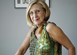 Rosa Díez, posa para la cámara. / Archivo