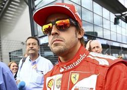 Fernando Alonso, en los momentos previos a la carrera de Melbourne. / Diego Azubel (Efe)