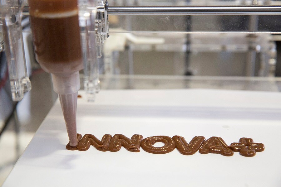 El logo de Innova+ impreso por Foodini. 