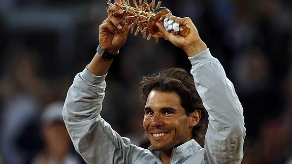 Nadal, con el trofeo de Madrid. 