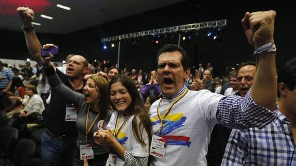 Los partidarios de Zuluaga celebran el resultado 