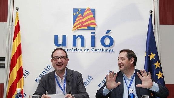 El secretario general de UDC, Josep Maria Pelegrí (d), y el presidente del Consell Nacional de UDC, Ramon Espadaler (i).