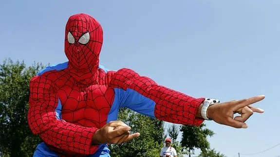Un Spider-man de Times Square, a juicio por golpear a mujer que no dio  propina | Las Provincias