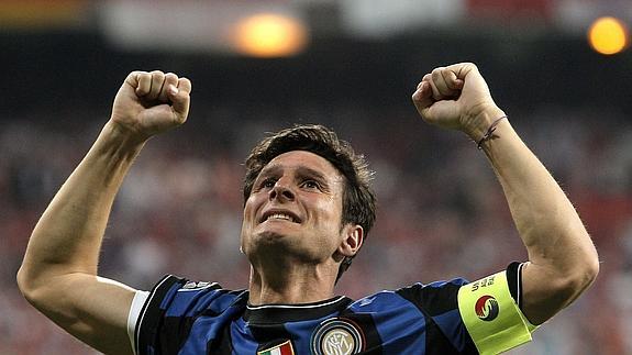 Zanetti vistiendo la camiseta del Inter.