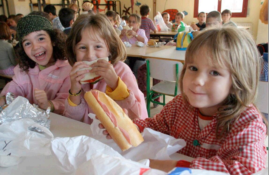 Los bocadillos como almuerzo de media mañana son muy recomendables.  