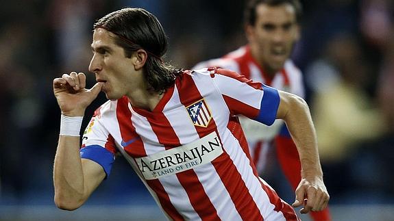 Filipe Luís celebra un gol. 