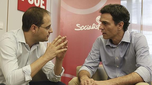 César Luena, con Pedro Sánchez.