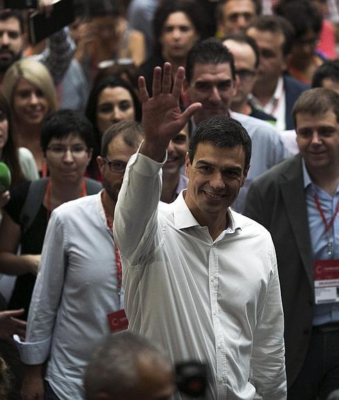 El nuevo líder del PSOE, Pedro Sánchez, a su llegada al congreso federal extraordinario. 