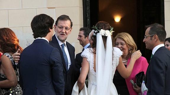 La hija de De Guindos da el 'sí quiero' en la Granja de San Ildefonso con Rajoy como testigo