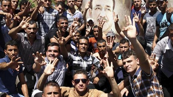 Manifestantes muestran su apoyo a Nuri al- Maliki en Bagdad (Irak)