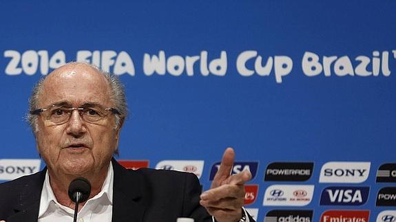 Blatter anunció su intención de seguir siendo presidente de la FIFA. 