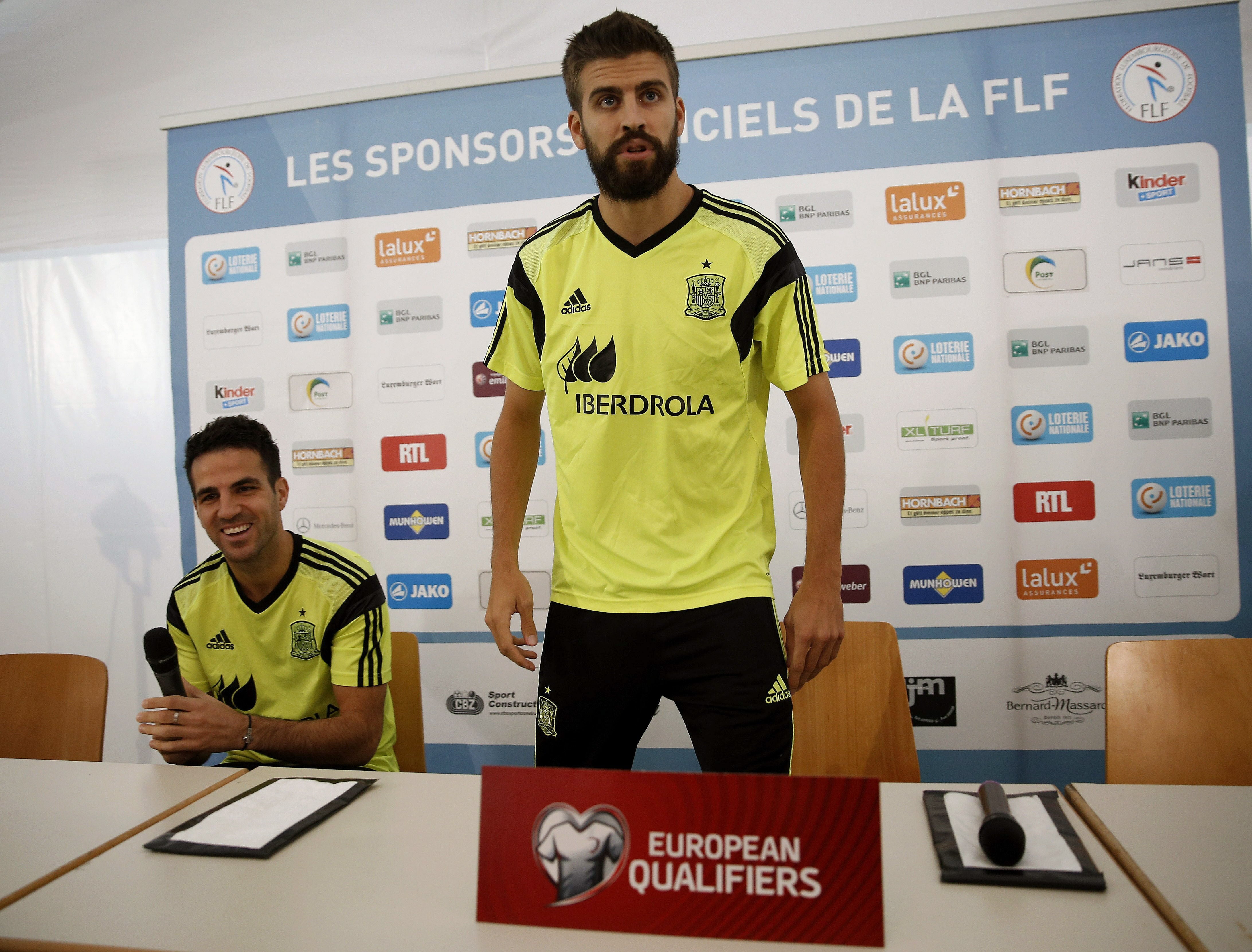 Gerard Piqué y Cesc. 