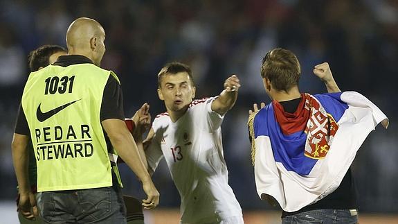 Pelea entre serbios y albaneses. 