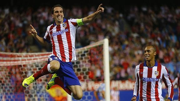 Godín celebra un gol en el Calderón. 