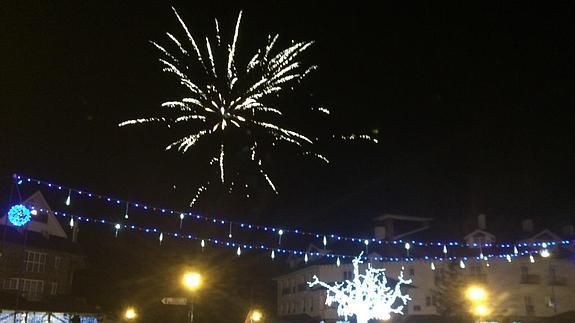 Fuegos artificiales en la celebración de fin de año en Sierra Nevada