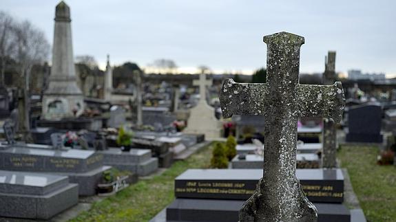 Cementerio de Champlan, en Francia.