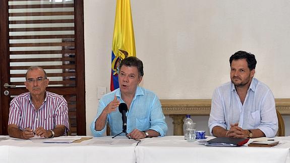 Humberto de La Calle, Juan Manuel Santos y Sergio Jaramillo. 