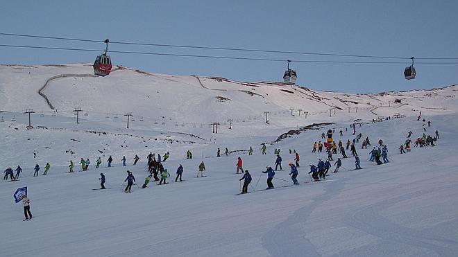 Bajada por la pista El Río en el World Snow Day de 2012