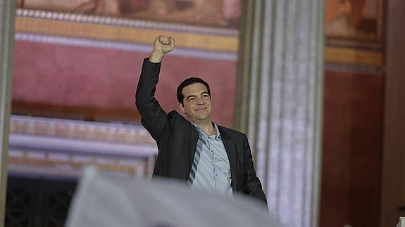 Alexis Tsipras celebra su triunfo ante miles de seguidores en Atenas. 