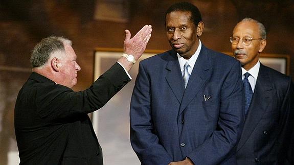 Fallece Earl Lloyd, primer jugador negro de la NBA
