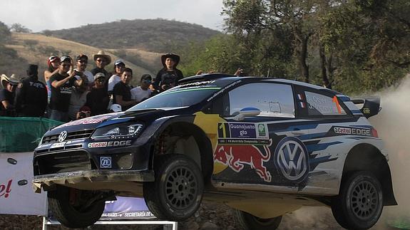 Ogier mantiene en México el pleno de victorias en 2015