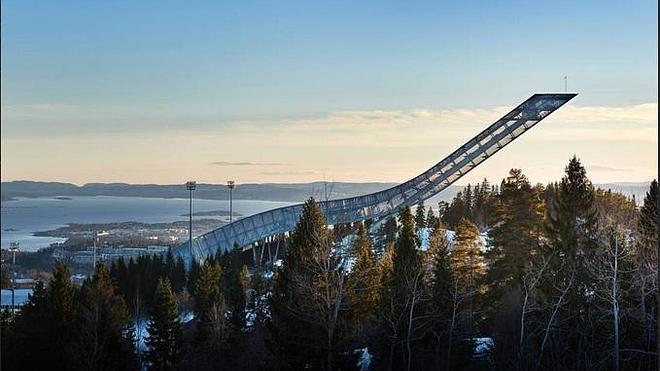 El salto de Holmenkollen, en una imagen desde el exterior