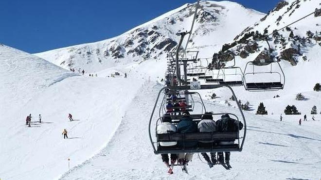 Grandes espesores de nieve cubren las pistas de Vallter 2000