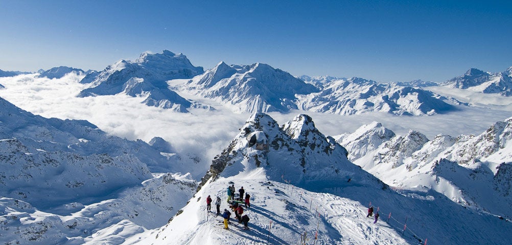 Las montañas de Verbier se llenan de nieve para recibir a los amantes de los deportes invernales