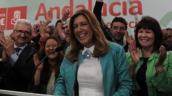 La candidata del PSOE, Susana Díaz, celebra su victoria.