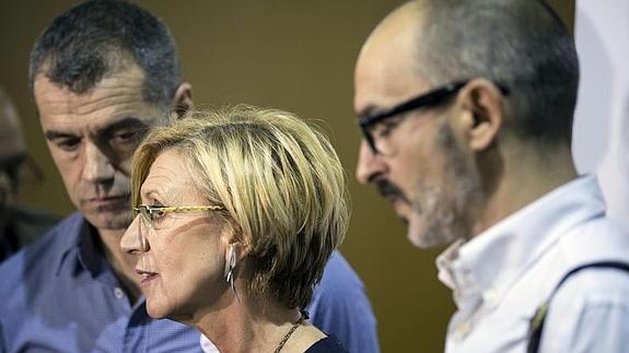 Rosa Díez, junto a Toni Canto y Eduardo Gómez.