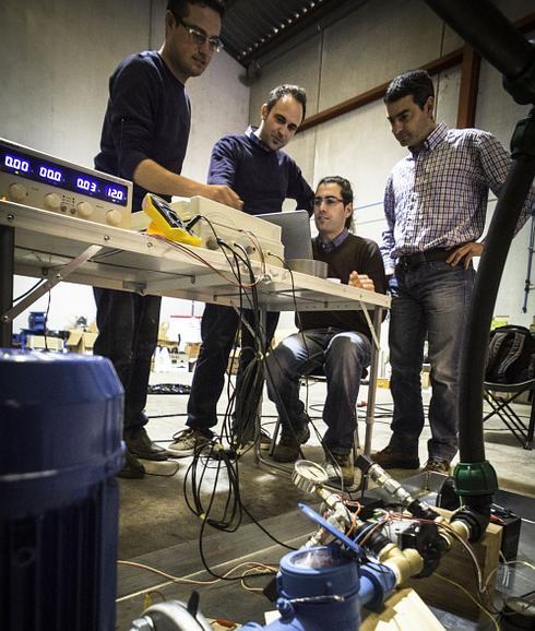 El equipo de Tecnoturbines en su centro de trabajo de Alicante.