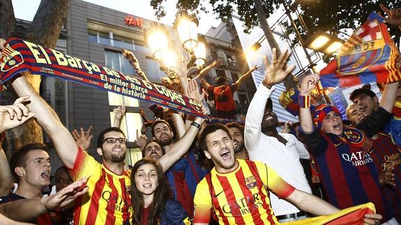 Aficionados del Barça en Canaletas. 