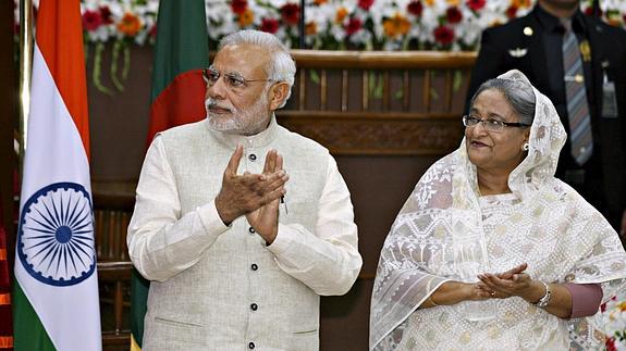 Narendra Modi, junto a Sheikh Hasina.