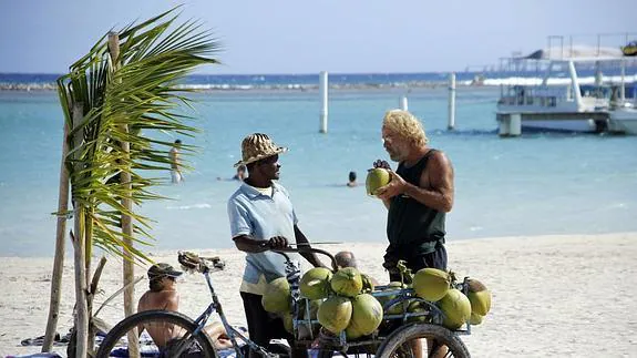 Turista en una playa del caribe.