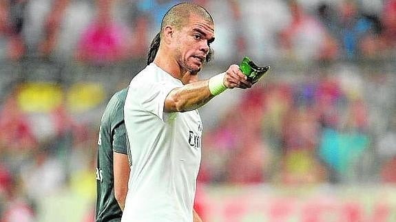 Pepe durante el partido ante el Bayern. 