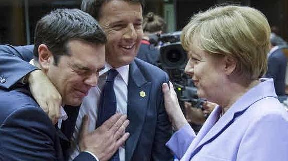 Alexis Tsipras, Matteo Renzi y Angela Merkel.