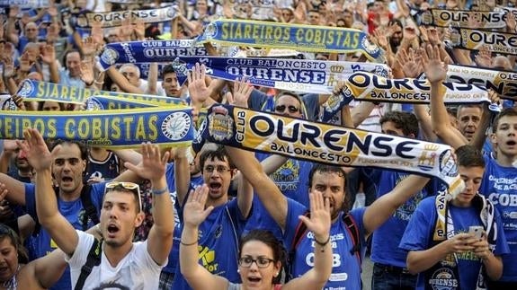 Manifestación de la afición del Ourense tras su ascenso a la ACB. 