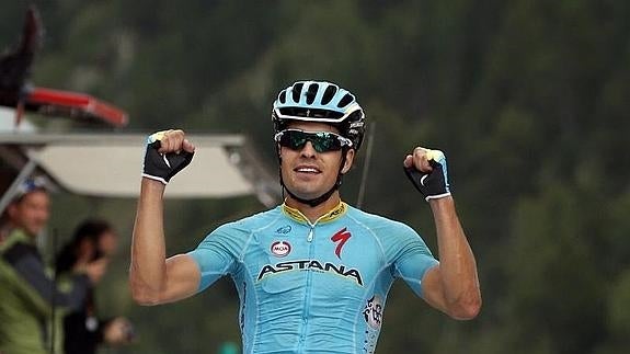 Mikel Landa celebra la victoria. 