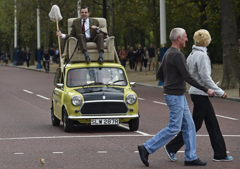 El actor Rowan Atkinson, durante su paseo por Londres. 