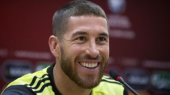 Sergio Ramos, durante la rueda de prensa en Skopje. 