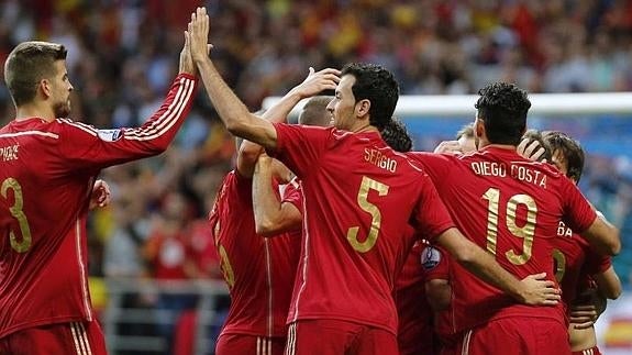 Los jugadores celebran uno de los goles ante Eslovaquia. 