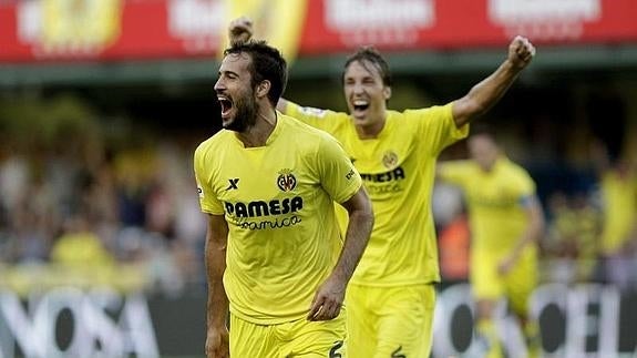 Mario celebra uno de los goles. 