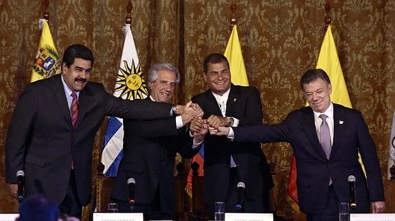 Maduro y Santos sellan la paz en presencia de Tabaré Vázquez y Rafael Correa. 