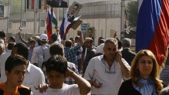 Manifestación frente a la embajada rusa en Damasco. 