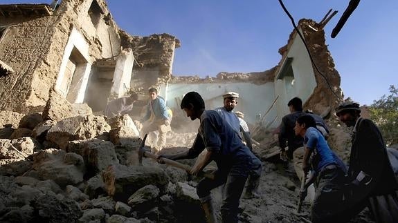 Víctimas del terremoto en Panjshir (Afganistán).