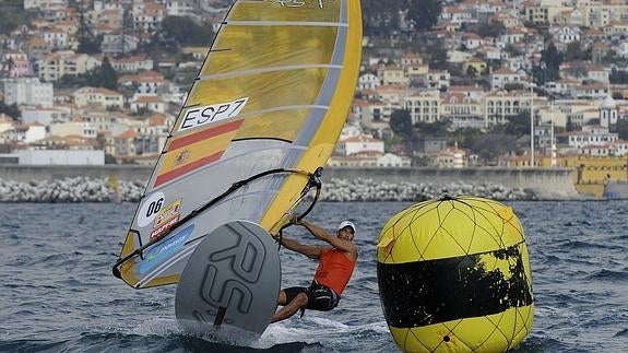 Iván Pastor, durante los Campeonatos de Europa de Windsurf en 2012. 