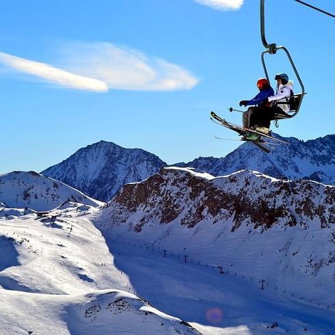 La estación de Baqueira Beret promueve la iniciación del esquí