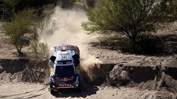 Carlos Sainz, durante una etapa en el Dakar. 