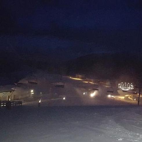 La estación del Principado de Asturias produciendo nieve en una imagen reciente